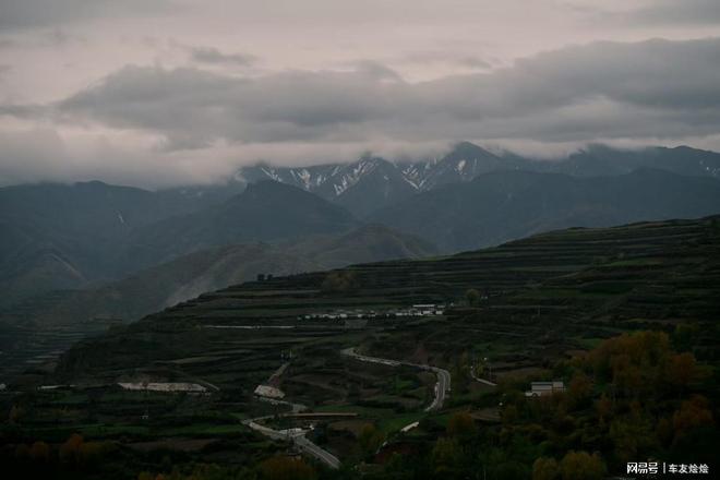 城的光都是我们追逐的方向开元棋牌app山间的风古(图2)