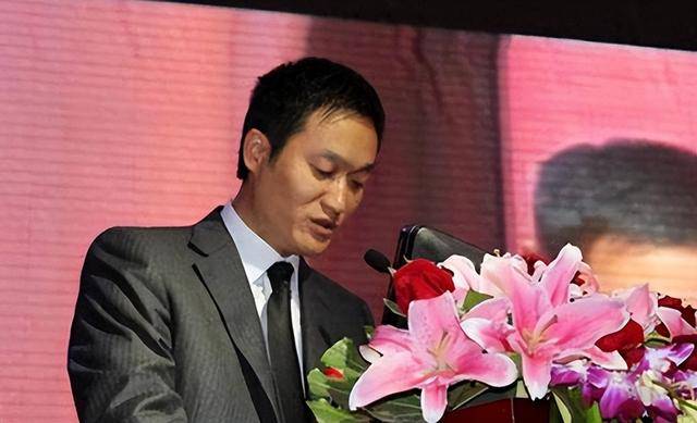 扫地出门如今落魄全身仅剩2000元！开元棋牌8年狂赚4亿的电器大王被妻(图9)