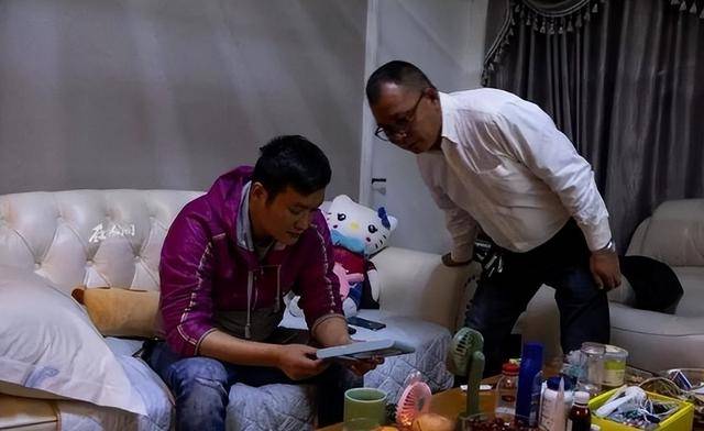 扫地出门如今落魄全身仅剩2000元！开元棋牌8年狂赚4亿的电器大王被妻(图12)